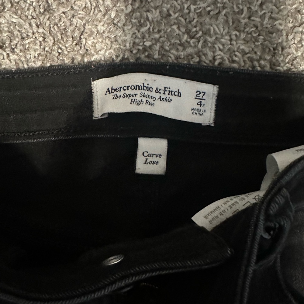Abercrombie & Fitch women’s skinny jeans.